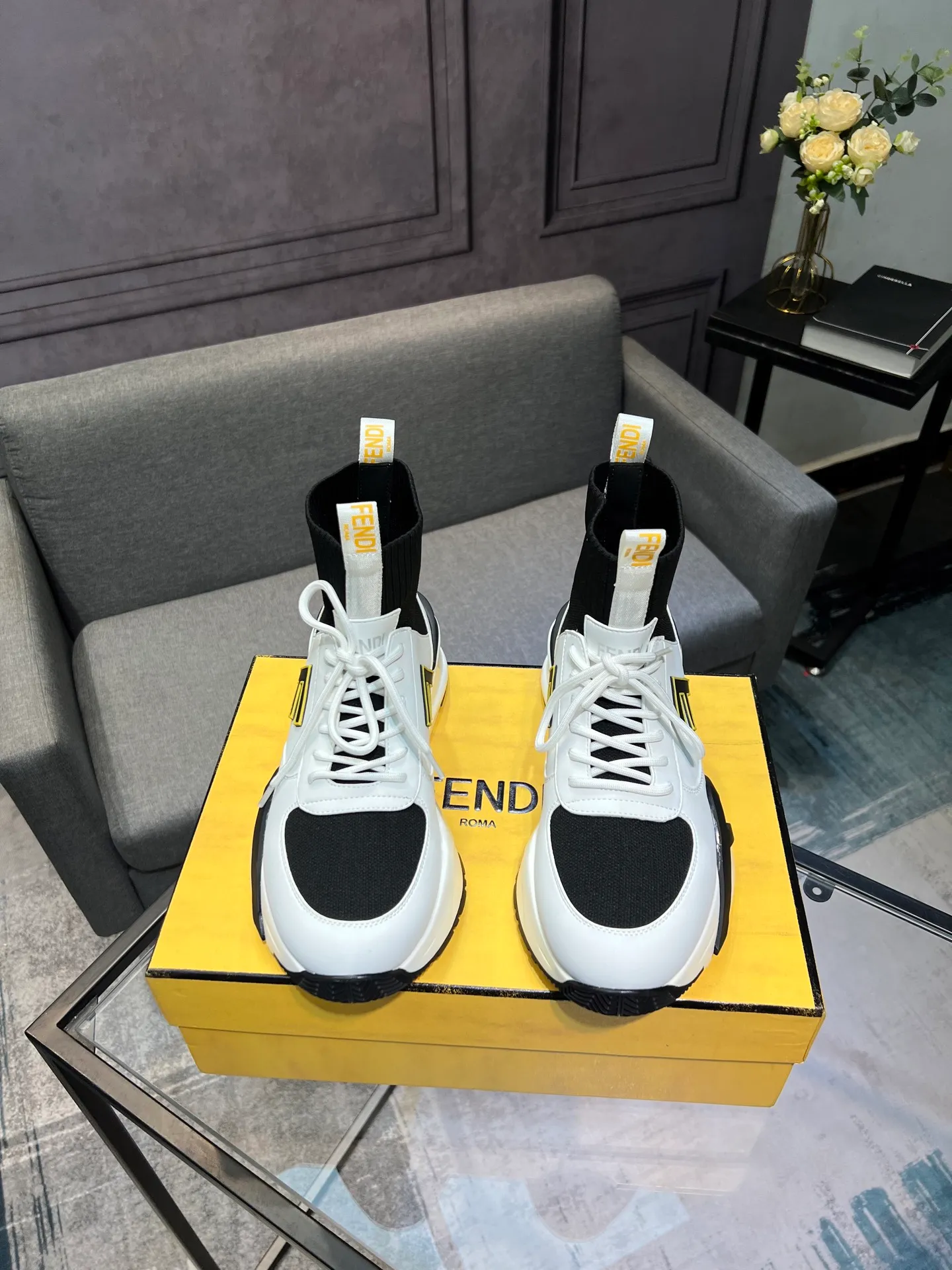 Men's shoes 💰580 FENDI men's fashion casual shoes 👟Hot sale🔥Official website 1:1 replica ⬆️Original quality - Original leather - Original breathable mesh lining Original outsole 1:1 replica, code number 38-44 (45-46 customized)